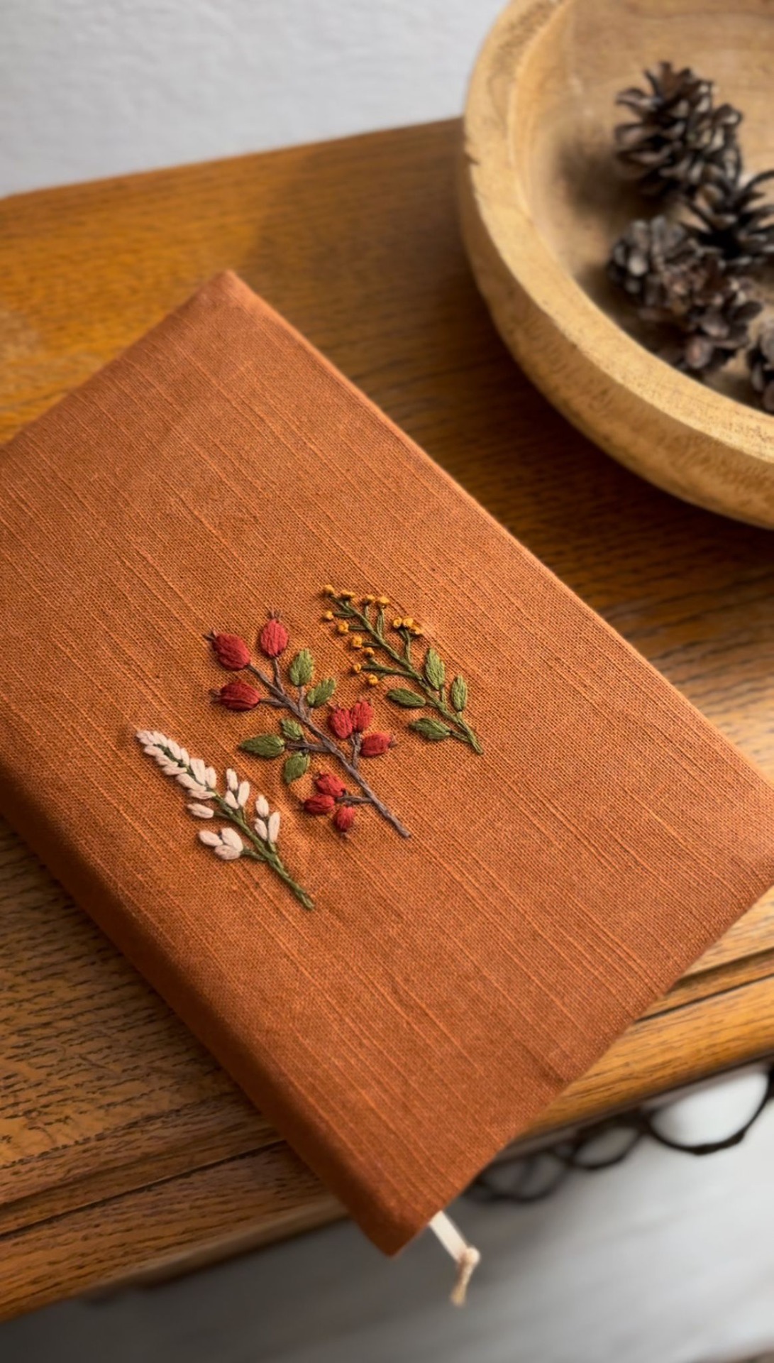 Lněný obal na knížky se šípky