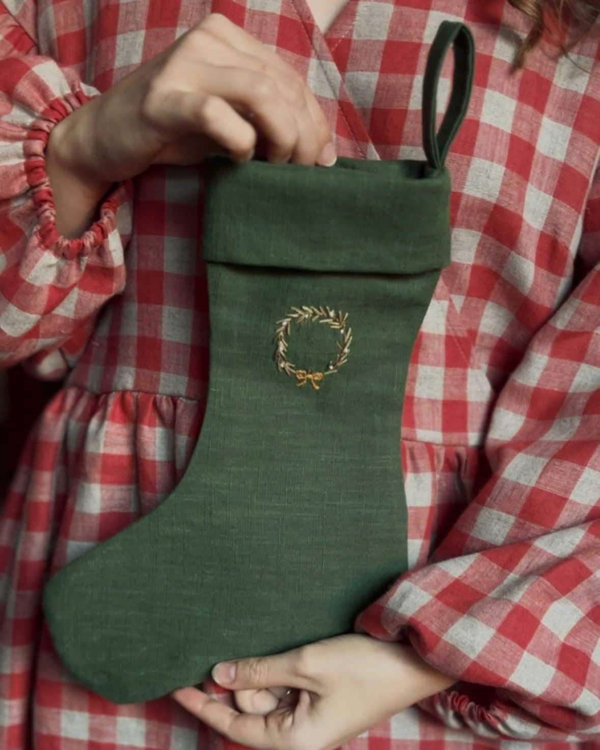 Vyšívaná lněná vánoční punčocha