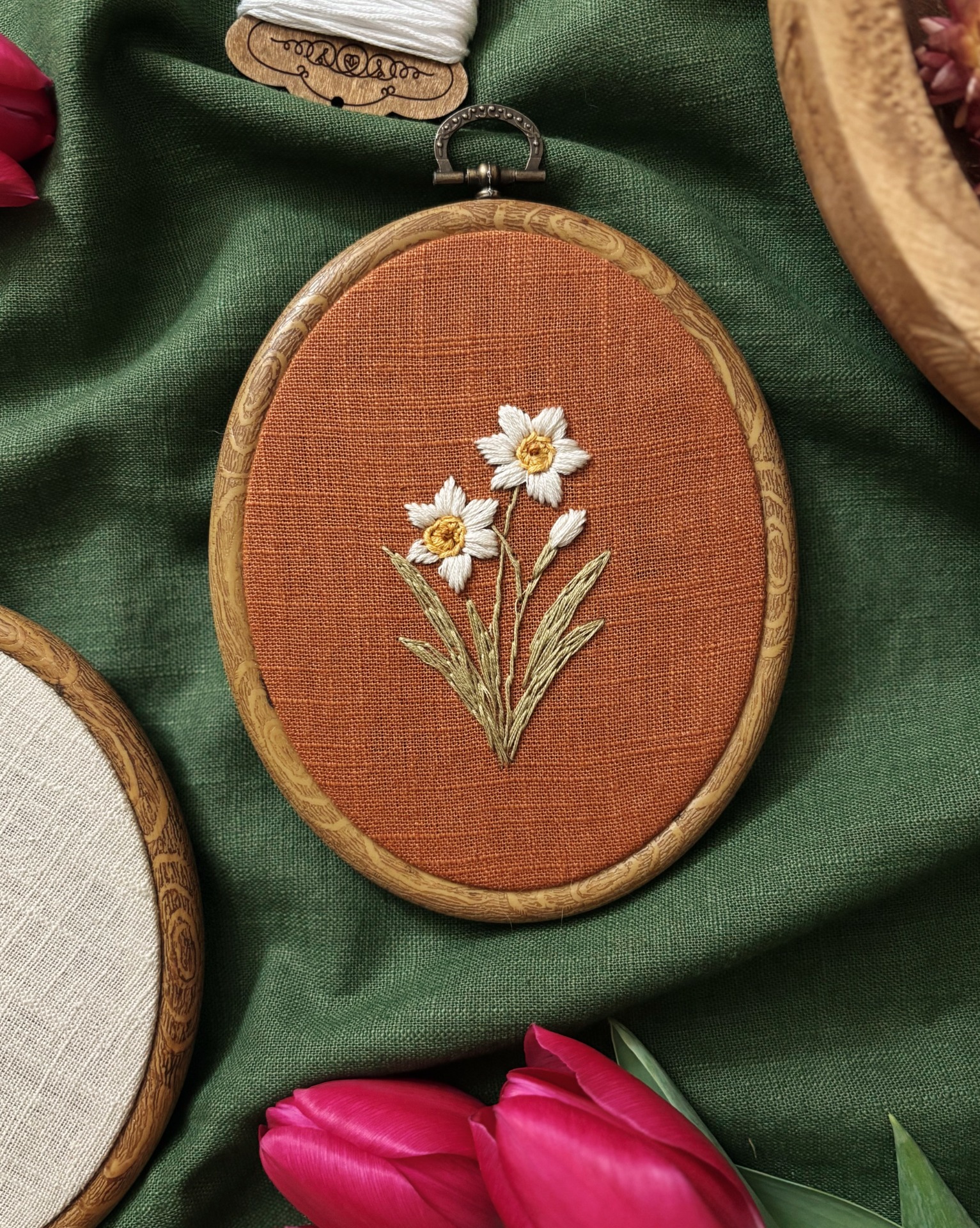 Jarní dekorace s narcisem